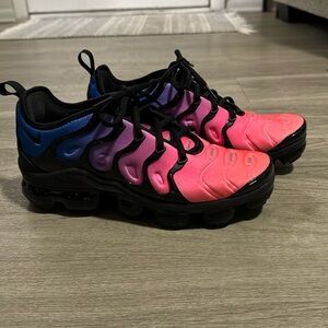 Nike Vapor Max Plus women’s sneakers